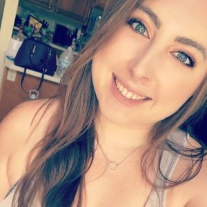 Meet your Posher, Elana